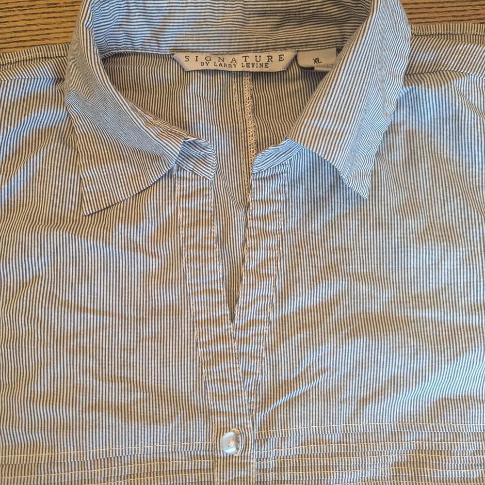 EUC Signature Larry Levine Gray Pinstripe XL Women's Button Down Shirt